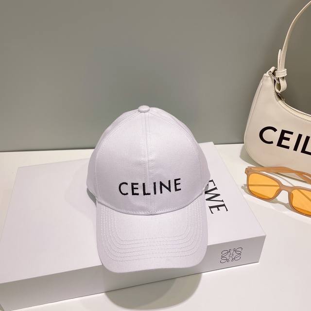 Celin* 赛琳ss新款凯旋门刺绣棒球帽帽型完全按照定做。凯旋门图案章仔区别市面版本，大小及圈圈毛质感全部还原。五金调节扣开模定做有logo标。定做帽子内里l