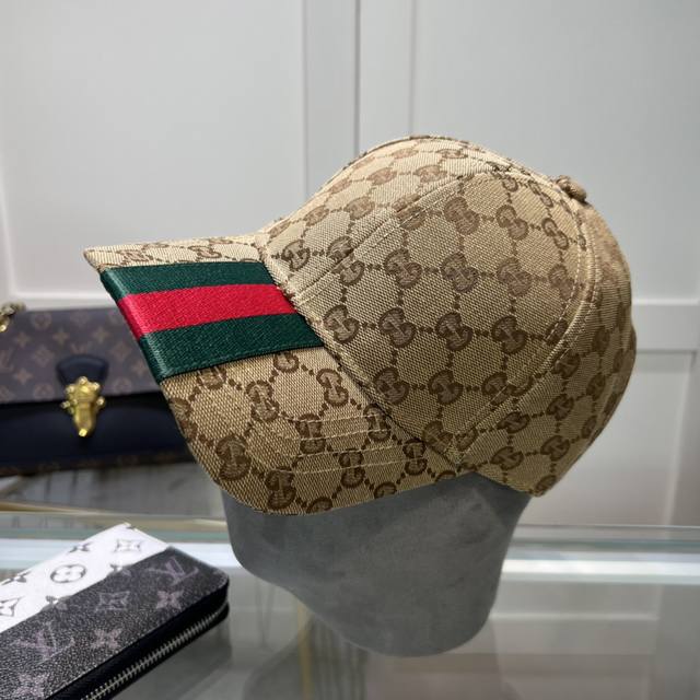 古奇棒球帽gucci官网新品，棒球帽，原单品质火爆来袭 工艺非常精美 高档大气上档次！低调奢华，方便携带！跑量！