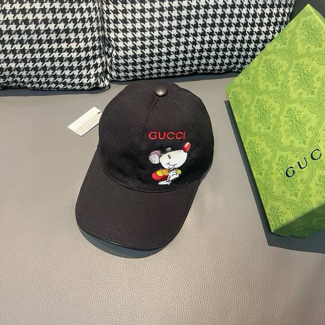 配盒子布袋，Gucci 古奇 四季款棒球帽，Gucci小老鼠，1:1开模订制，重工刺绣，细节可媲美专柜，原版帆布料+头层牛皮，质量超赞！帅男靓女首选，时尚百搭。