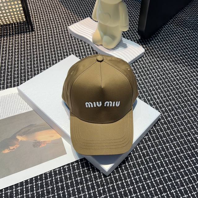 特批 Miu* 新款刺绣棒球 渔夫帽 新增浅米色和浅蓝色 百搭耐看 男女同款