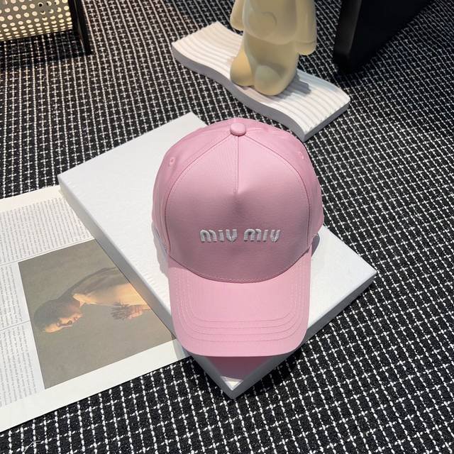 特批 Miu* 新款刺绣棒球 渔夫帽 新增浅米色和浅蓝色 百搭耐看 男女同款