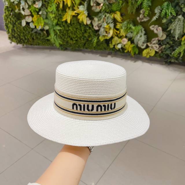 跑量 Miumiu～春夏款冰丝pp草平顶礼帽 拼色装饰，好看优雅，佩戴轻盈舒适！ 头围58Cm 可调节！