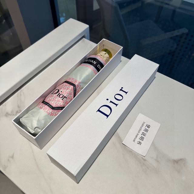 Dior 迪奥 三折自动折叠晴雨伞 时尚原单代工品质 细节精致 看得见的品质 打破一成不变 色泽纯正艳丽！2色