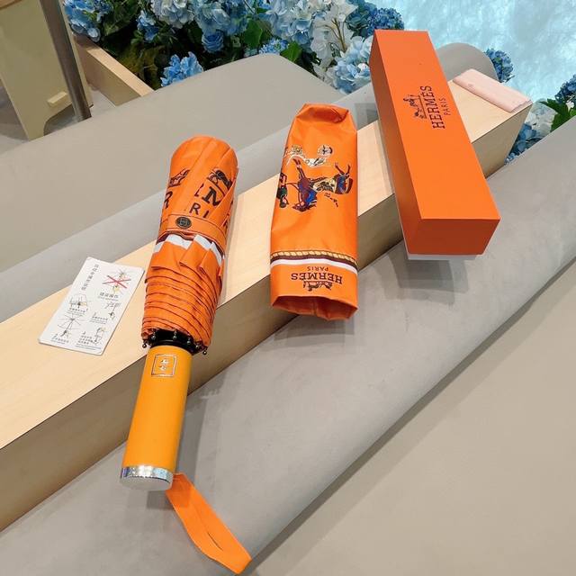 爱马仕 Hermès 马拉车 极品h家三折自动伞重磅呈现 以其精湛的工艺技术和源源不断的想像力 新涂层技术伞布 带来令人惊喜的遮光效果 让防晒及隔热性能更优保障