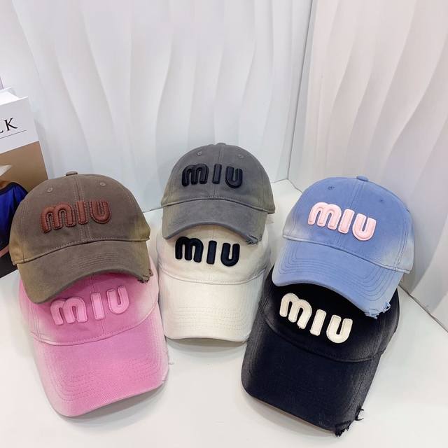 特批 Miumiu渐变棒球帽