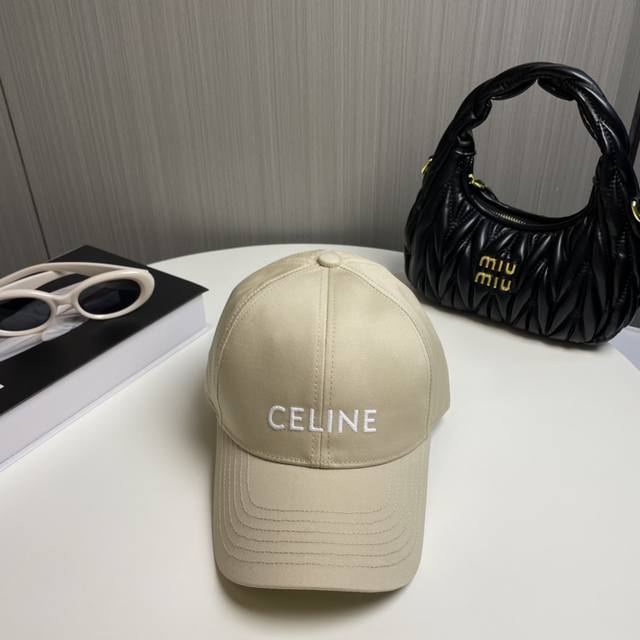 Celin* 赛琳ss新款凯旋门绣花棒球帽帽型完全按照定做。凯旋门图案章仔区别市面版本，大小及圈圈毛质感全部还原。五金调节扣开模定做有logo标。定做帽子内里l - 点击图像关闭