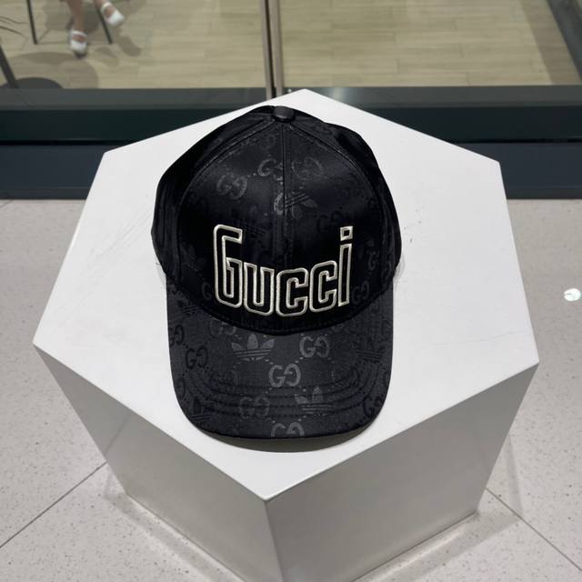 古奇棒球帽gucci官网新品，棒球帽，原单品质火爆来袭 工艺非常精美 高档大气上档次！低调奢华，方便携带！跑量！