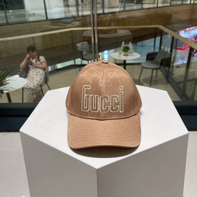 古奇棒球帽gucci官网新品，棒球帽，原单品质火爆来袭 工艺非常精美 高档大气上档次！低调奢华，方便携带！跑量！