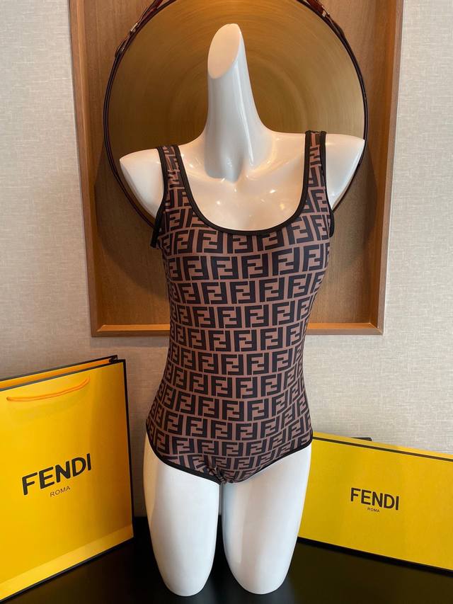 特价fendi 芬迪连体泳衣 适合多种场景的游泳衣♀海边 游泳池 温泉 水上乐园 漂流都可以内搭也完全可以 连体设计遮肉显高挑 腹部有点肉肉也不影响咱美美的 背