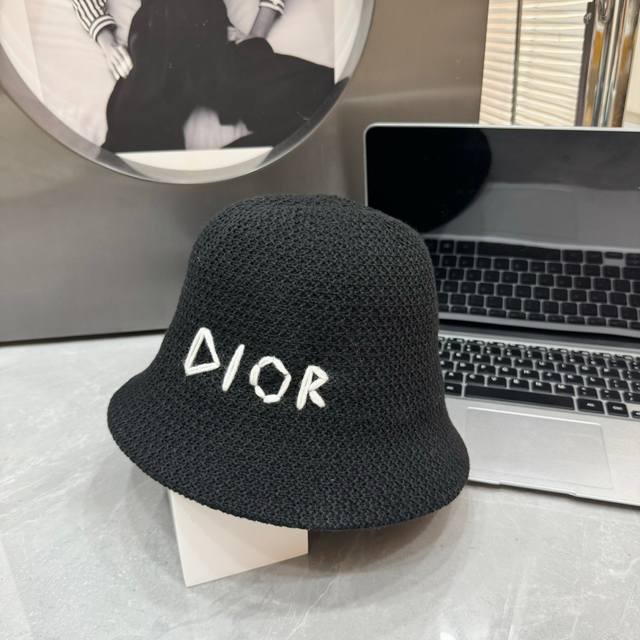 跑量 Dior～新款针织镂空手勾小渔夫，手勾手感很好！ 小渔夫很俏皮噢！修饰脸型的单品！ 头围:57Cm