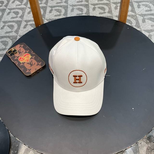 新款出货 Hermès 爱马仕 最新款原单棒球帽，拼色h，正品开模订制，原版透气帆布面料+原厂精钢调节扣，做工细致，时尚帅气质量超赞！