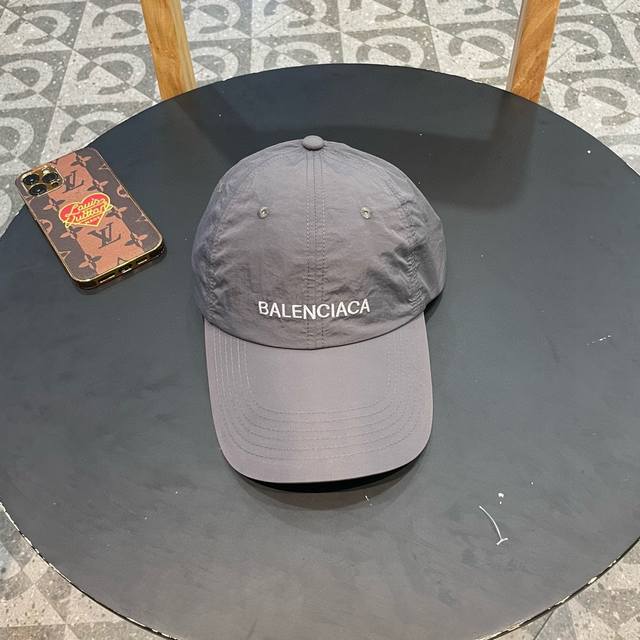 Balenciaga巴黎世家春款新款个性棒球帽，高品质透气性巨佳，四季佩戴款 高颜值时尚单品！ 头围:56-58Cm均可 男女同款