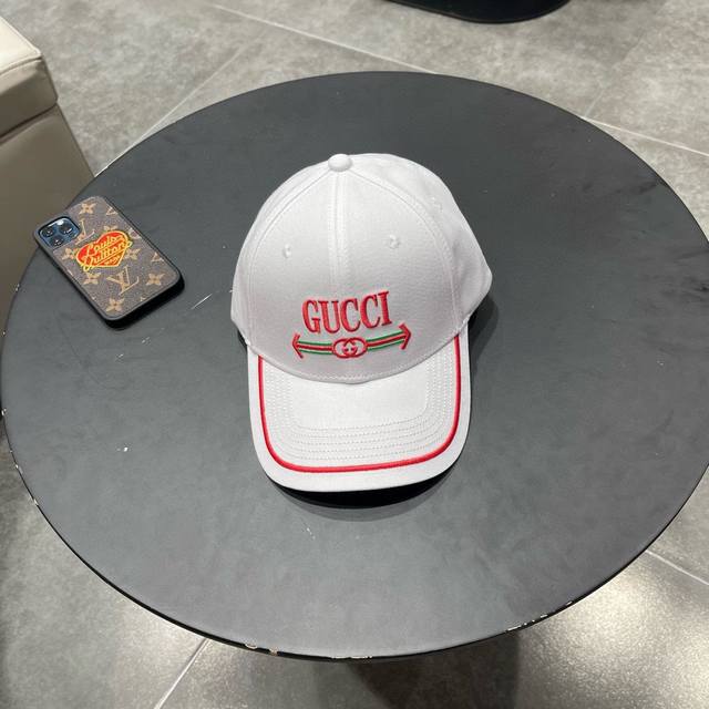 古奇棒球帽gucci官网新品，棒球帽，原单品质火爆来袭 工艺非常精美 高档大气上档次！低调奢华，方便携带！跑量！