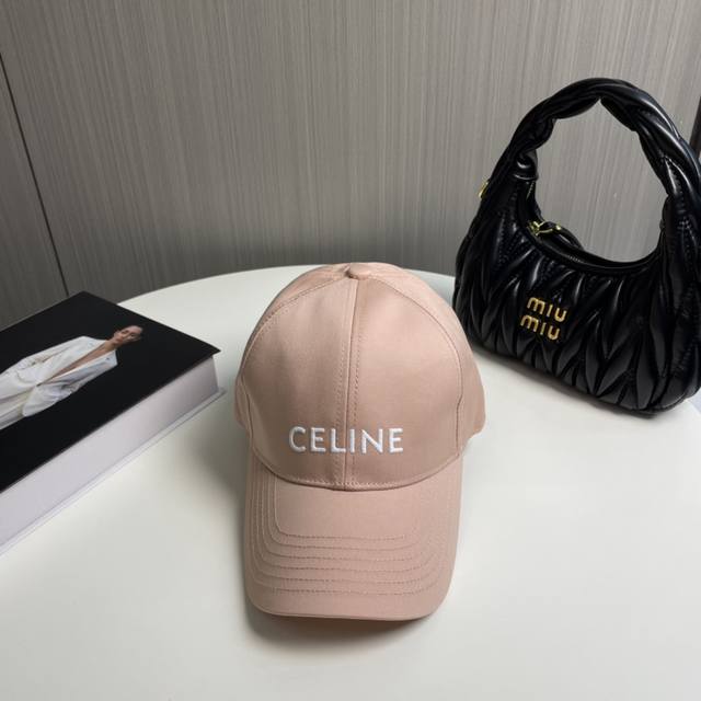 爆款celine 赛琳 官网代购版本。 原版1:1 定制！ 简约字母明星同款最新棒球帽，时尚潮流，高端做工！每一个帽子都是用心之作！非一般的品质，男女均可。 C