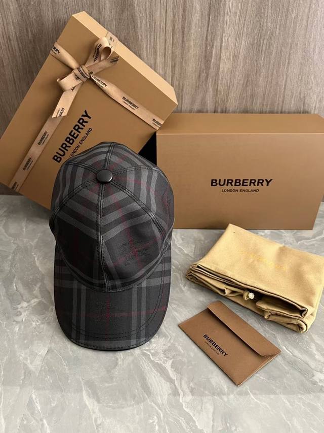 跑量 Burberry 巴宝莉 原单棒球帽， 暗纹骑士，1:1开模订制，帆布面料，纯棉内里，轻盈透气。完美版型，对格精准无误，头层牛皮特制调节扣，原厂品质，独家