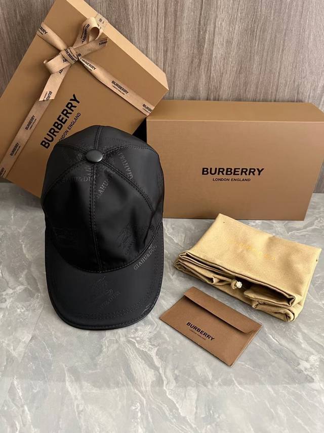 跑量 Burberry 巴宝莉 原单棒球帽， 2019专柜热卖款，暗纹骑士，1:1开模订制，防水布面料，纯棉内里，轻盈透气。完美版型，对格精准无误，头层牛皮特制