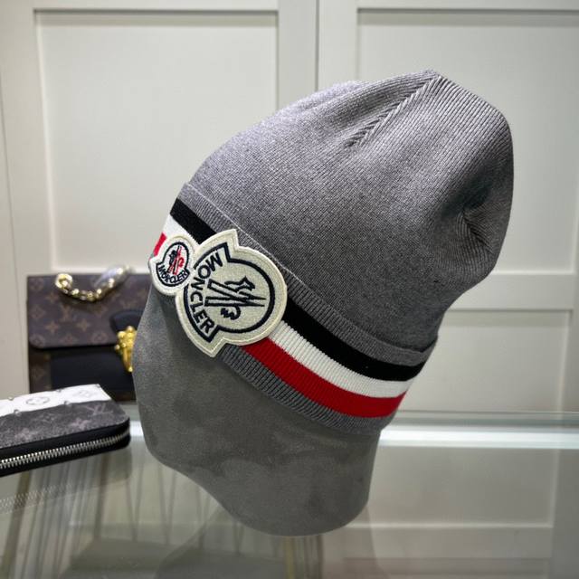 蒙囗moncler 官网经典款，男女同款，加厚更保暖，时尚流行质感一流，秋冬保暖最佳名品，赶紧订购哦，跑量款