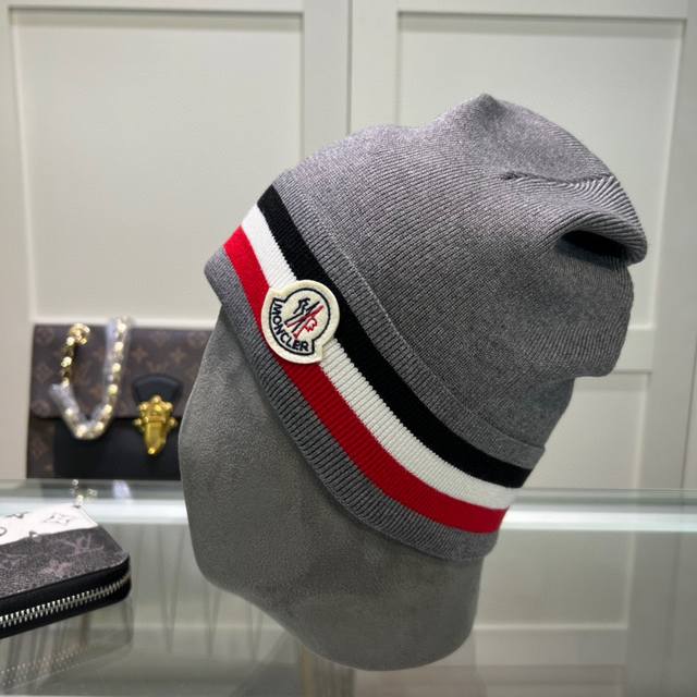 蒙囗moncler 官网经典款，男女同款，加厚更保暖，时尚流行质感一流，秋冬保暖最佳名品，赶紧订购哦，跑量款