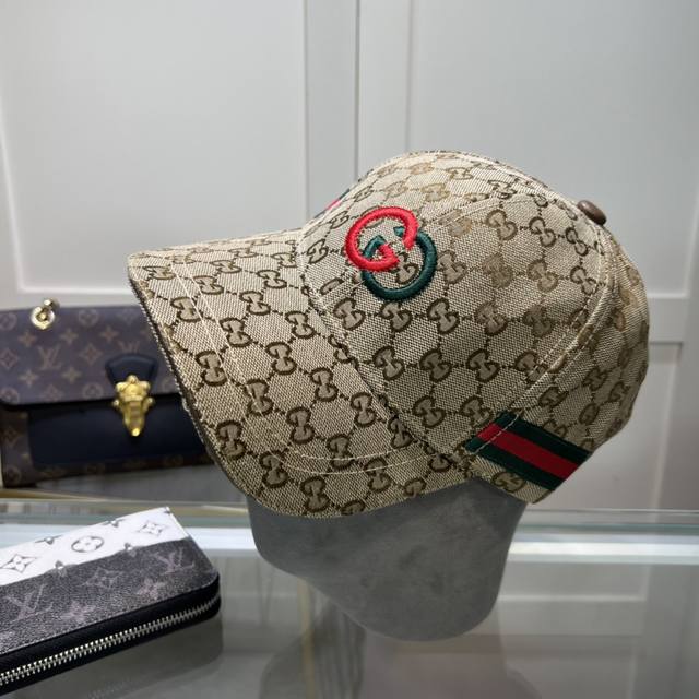 古奇棒球帽gucci官网新品，棒球帽，原单品质火爆来袭 工艺非常精美 高档大气上档次！低调奢华，方便携带！跑量！