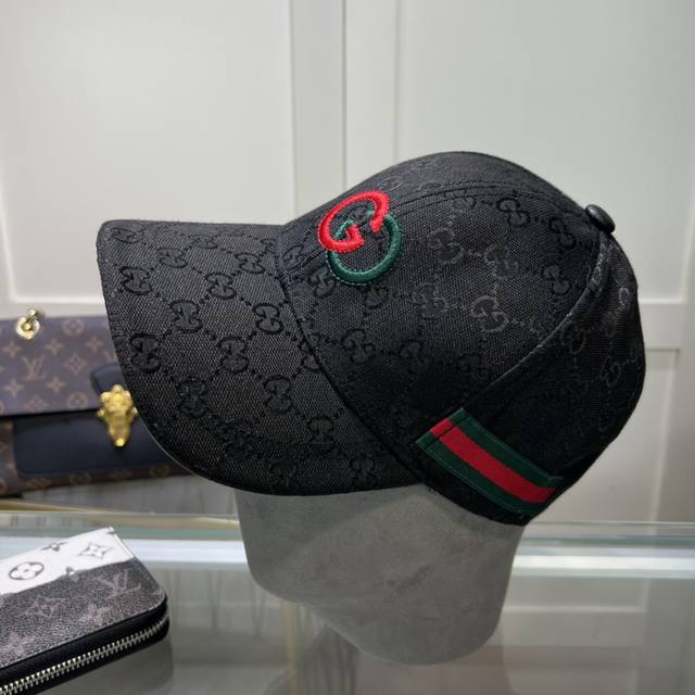 古奇棒球帽gucci官网新品，棒球帽，原单品质火爆来袭 工艺非常精美 高档大气上档次！低调奢华，方便携带！跑量！