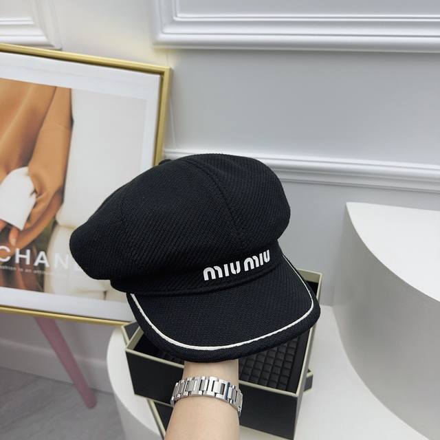 跑量 Miumiu新款八角帽 定制的斜纹面料 撞色边也很经典 实物质感超好