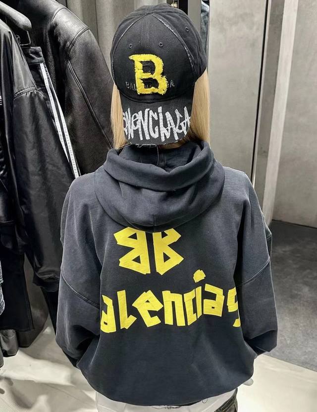 跑量 Balenciaga新款棒球帽 不再是纯色设计的单调，款式潮流新颖！