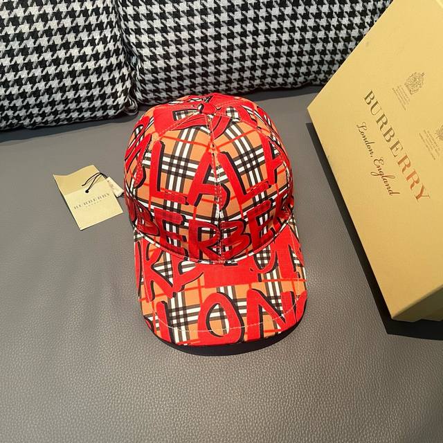 Burberry 巴宝莉 原单棒球帽， 专柜在售款，字母涂鸦，1:1开模订制，100%丝光棉面料，纯棉内里轻盈透气。头层牛皮特制调节扣，原厂品质，独家实物拍摄，