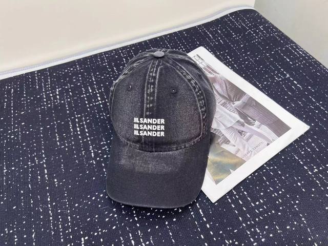 特价 配防尘袋。 Jil Sander 2024新款做旧款大牌棒球帽，专柜经典款，男女通用