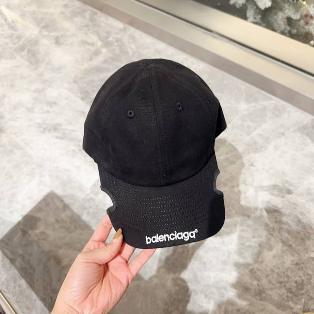 Balenciaga巴黎世家春款新款个性棒球帽，高品质透气性巨佳，四季佩戴款 高颜值时尚单品！ 头围:56-58Cm均可 男女同款