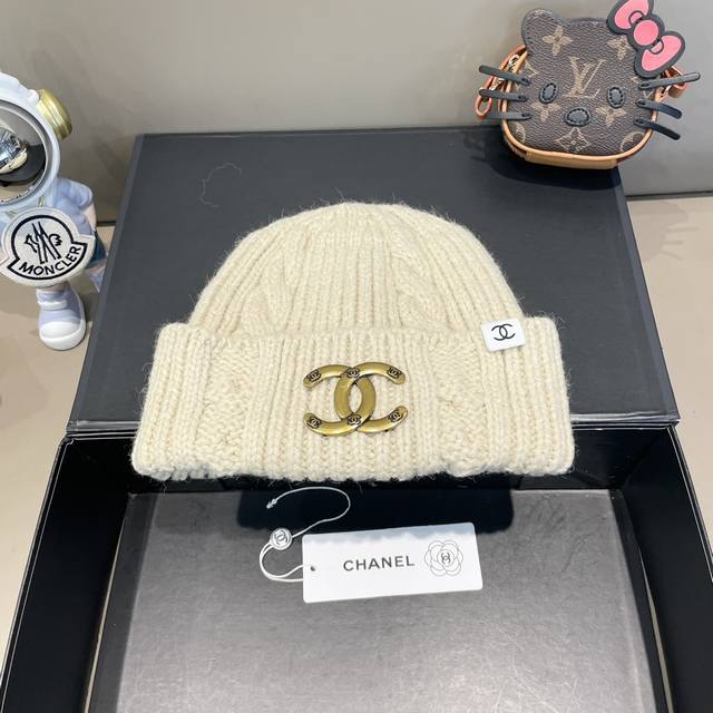 Chanel官网品质香奈儿秋冬网红时尚博主推荐款毛线帽，小红书爆款，手感超柔软舒适的针织线帽，弹性极佳！