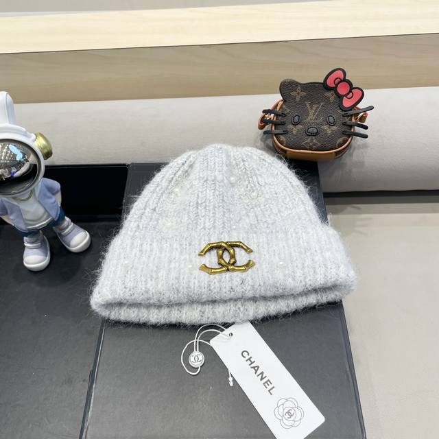 Chanel 出口精美的闪闪手工钻女士毛线秋冬保暖帽子加厚