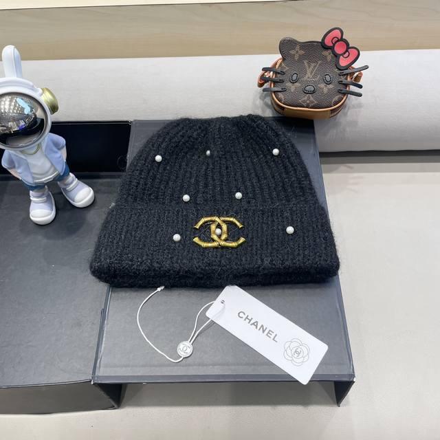 Chanel 出口精美的闪闪手工钻女士毛线秋冬保暖帽子加厚