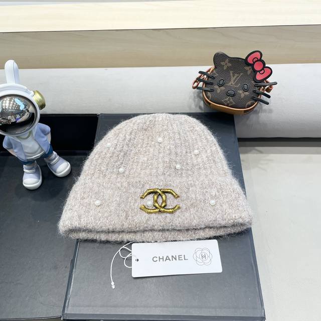 Chanel 出口精美的闪闪手工钻女士毛线秋冬保暖帽子加厚