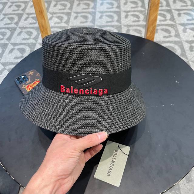 Balenciaga 巴黎世家 2024早春新款韩版休闲时尚，质地硬朗，手感非常好，名媛必备！遮阳帽女镂空草帽防紫外线大檐遮脸防晒太阳渔夫帽