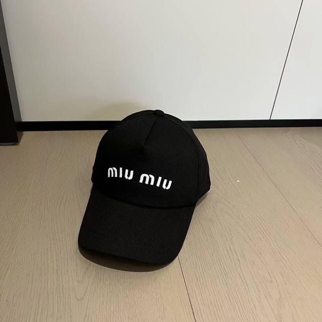 跑量 高版 Miu～限定系列！ 夏天就要多巴胺 纯棉定制版，帽型很正 可以戴好多年的经典爆款