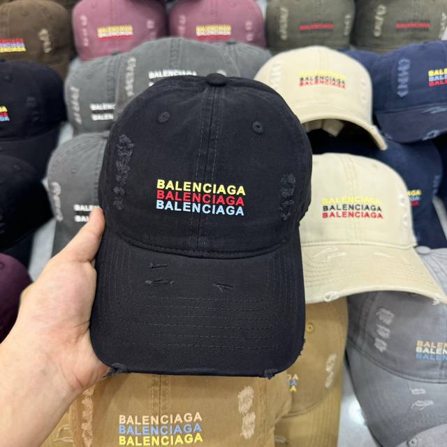 跑量 Balenciaga最新款棒球帽 款式很好搭配，慵懒风分分钟展现，素颜显脸小拼色超有品味 太推荐了，谁戴谁好看！！！