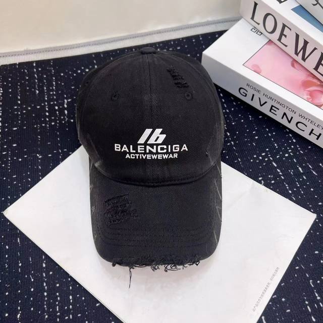 跑量 Balenciaga新款破洞洗水棉布棒球帽，个性时尚款 休闲带点酷酷的感觉，男女同款！ 材质:100%棉 头围:56-58Cm均可