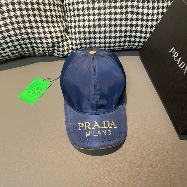 配盒子布袋，Prada 普拉达 新款原单棒球帽， 金丝刺绣，1:1开模订制，原厂金丝线精细刺绣，原版牛津布料+头层牛皮，做工完美，质量超赞！纯棉内里，基础头围