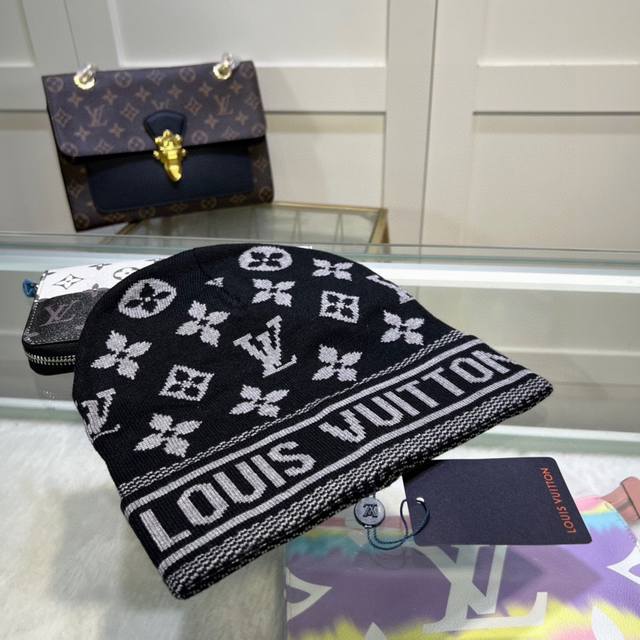 路易威登louis Vuitton］针织帽 羊绒材质官网新品简约大气 紧密的针织法非常厚实 ，柔软舒适保暖又时尚爱不释手亲，赶紧入手吧男女同款