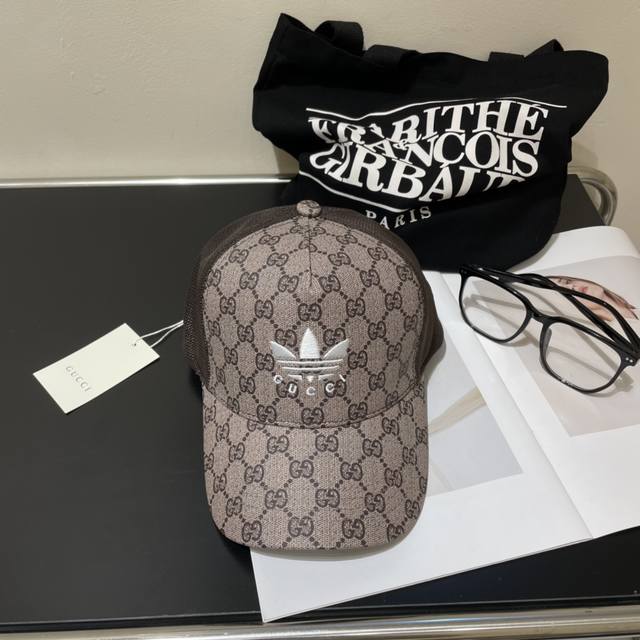 古奇棒球帽gucci棒球帽官网新品，棒球帽，原单品质火爆来袭 工艺非常精美 高档大气上档次！低调奢华，方便携带！跑量！