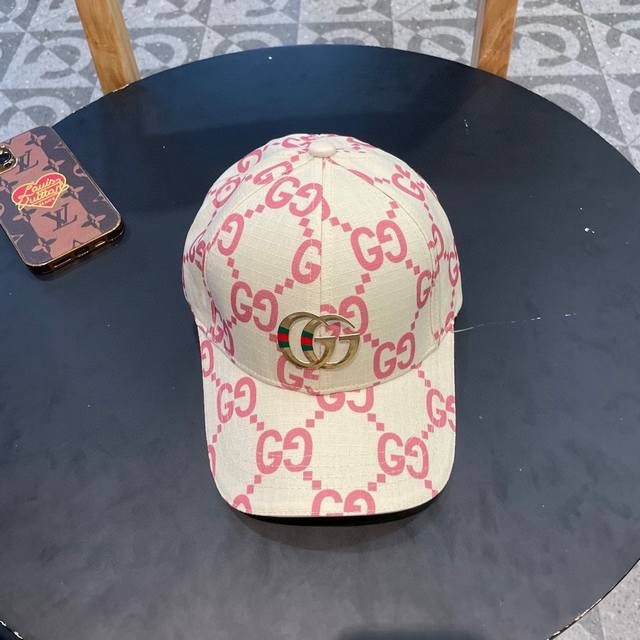 古奇棒球帽gucci官网新品，棒球帽，原单品质火爆来袭 工艺非常精美 高档大气上档次！低调奢华，方便携带！跑量！