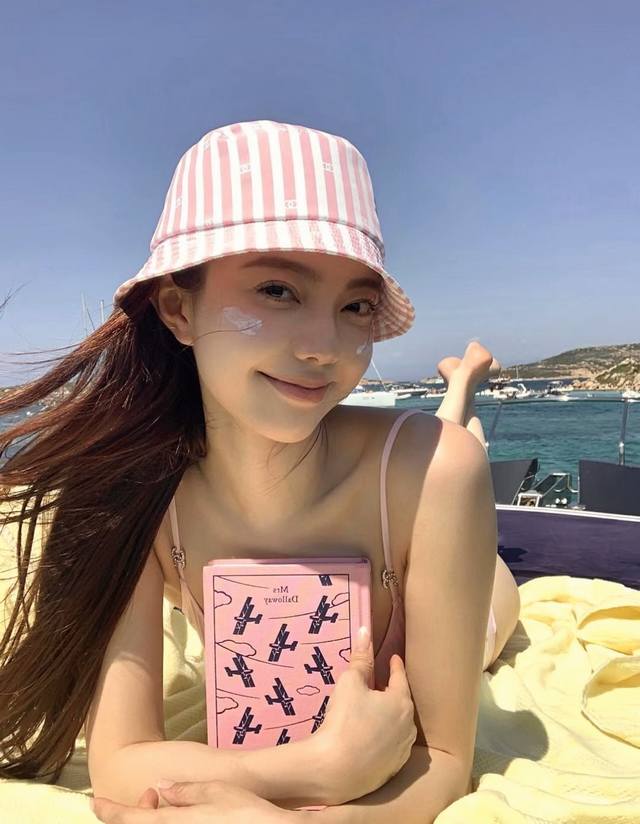 Chanel 香奈儿 新款渔夫帽 帽型完美，各种头型可以随心驾驭！ 赫本风帽型，修饰脸型，遮阳效果更佳！ 头围:58Cm