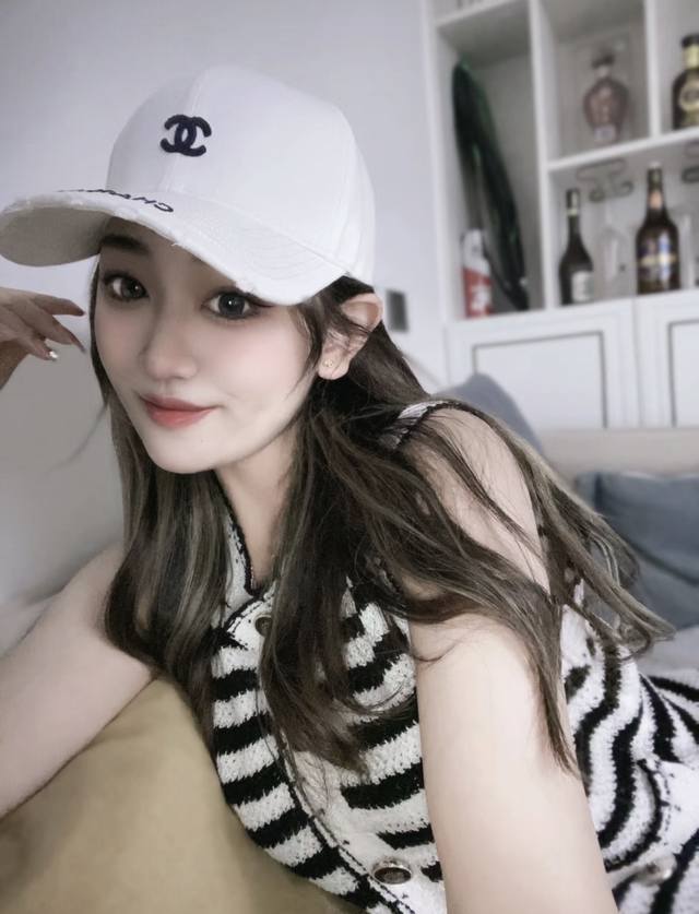 Chanel香奈儿 新款简约刺绣logo棒球帽，新款出货，大牌款超好搭配，赶紧入手！