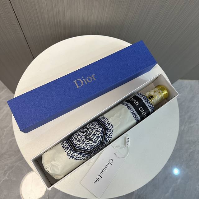 Dior 迪奥 2024夏季新款 全自动折叠晴雨伞 黑色涂层防晒有效阻隔紫外线99%，Upf 50 所以能起到伞下体感降温的效果！ 有效隔热，高效防晒 一把搞定