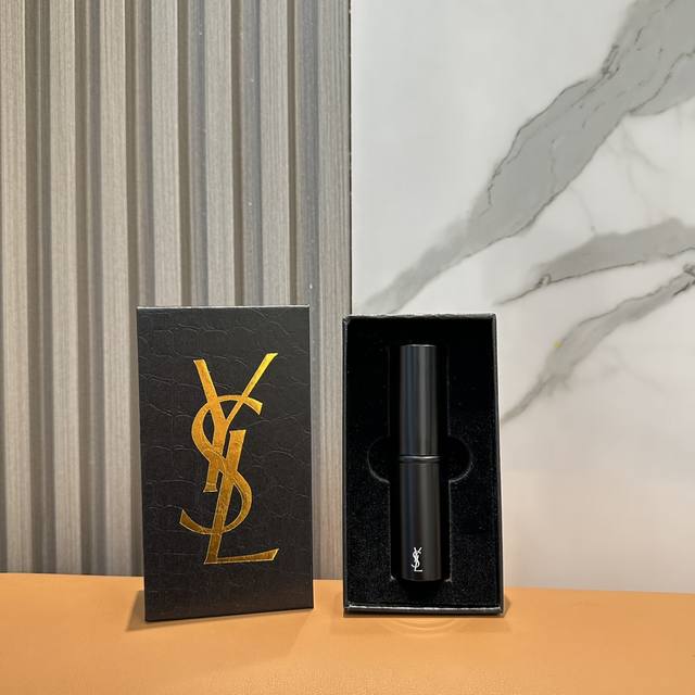 Ysl 杨树林 蘑菇头香奈儿伸缩散粉刷腮红刷蜜粉刷伸缩带盖便携式化妆刷， 现货～全套礼盒装大牌化妆刷手感非常好，高端大气，非常非常推荐