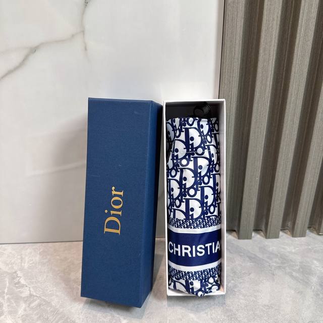 Dior 迪奥 2024新款 五折 折叠晴雨伞 时尚原单代工品质 细节精致 看得见的品质 打破一成不变 色泽纯正艳丽！