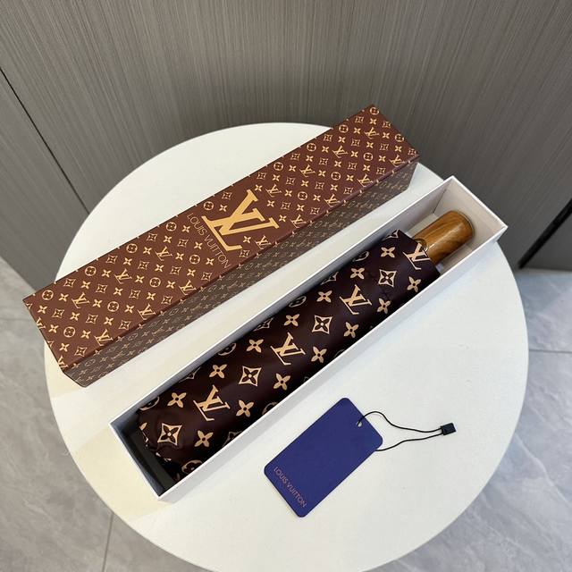 Louvuitton 路易威登 2024夏季新款 全自动折叠晴雨伞 黑色涂层防晒有效阻隔紫外线99%，Upf 50 所以能起到伞下体感降温的效果！ 有效隔热，高