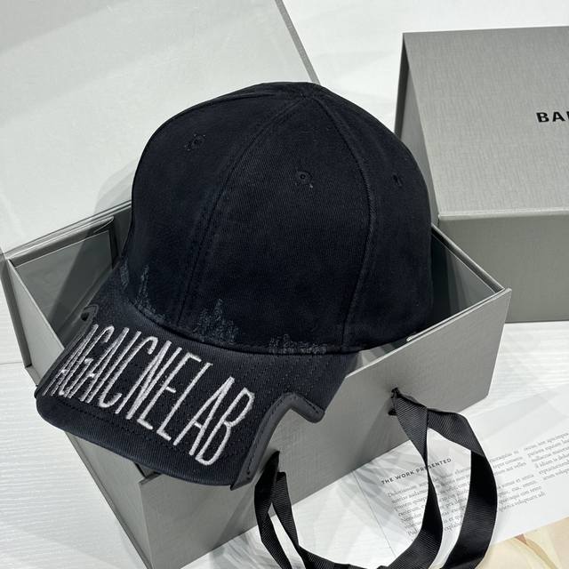 特 Balenciaga 巴黎世家刺绣logo帽子新款春夏男女同款棒球帽个性重工刺绣， 洗水擦色做旧工艺技术， 重工制作 ～ ，炸一眼其实已经看到了不同， 鸭舌