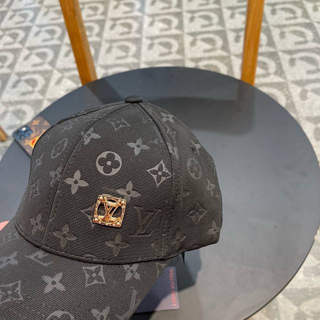 路易威登 Louisvuitton 新款lv棒球帽，重工打造早春系列高端大气，百搭款男女通用！