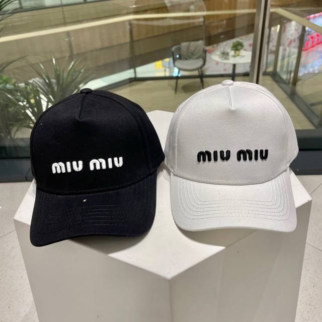 Miumiu棒球帽缪缪棒球帽新品破洞棒球帽 夏日搭配时装单品 个性时髦 - 点击图像关闭